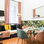 Urban Jungle Apartment Bilocale Monti